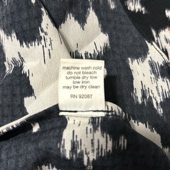 RED Saks Fifth Avenue women’s sz small blouse - Picture 9 of 9